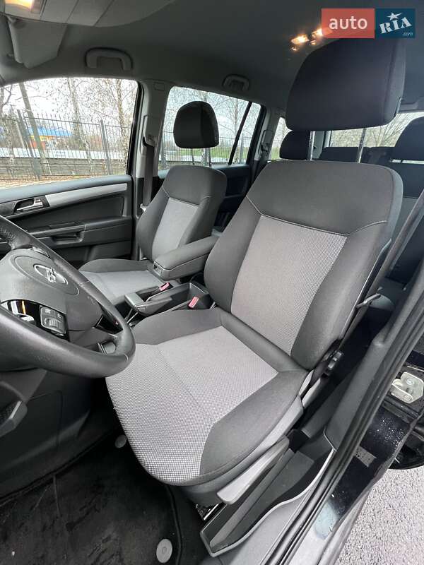 Минивэн Opel Zafira 2011 в Белогородке