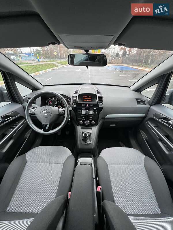 Минивэн Opel Zafira 2011 в Белогородке