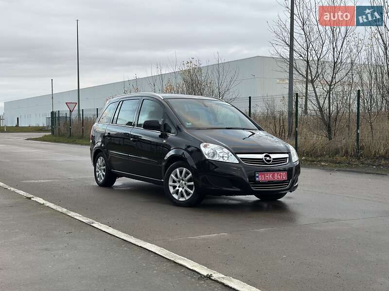 Минивэн Opel Zafira 2009 в Коростене