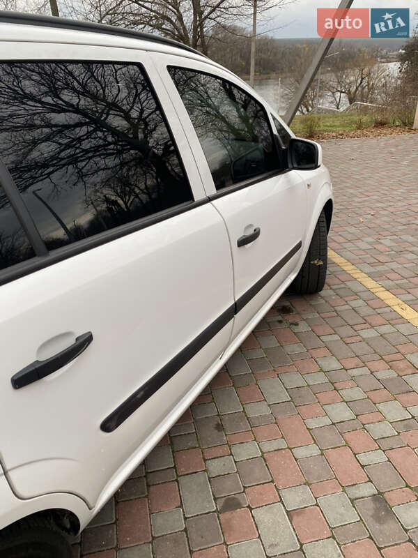 Мінівен Opel Zafira 2011 в Кропивницькому