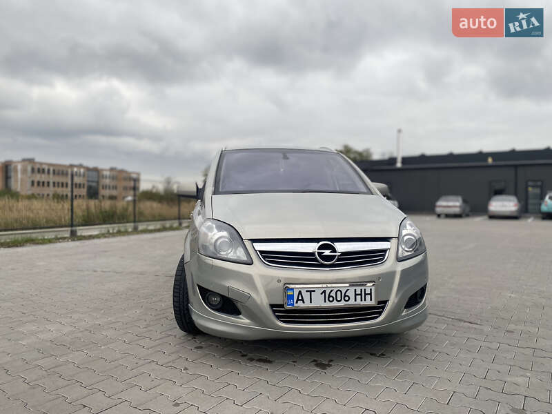 Минивэн Opel Zafira 2011 в Ивано-Франковске