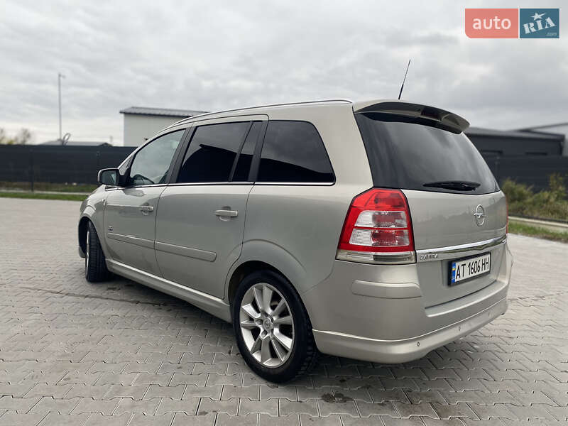 Минивэн Opel Zafira 2011 в Ивано-Франковске