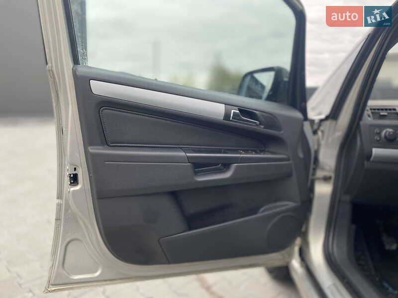 Минивэн Opel Zafira 2011 в Ивано-Франковске