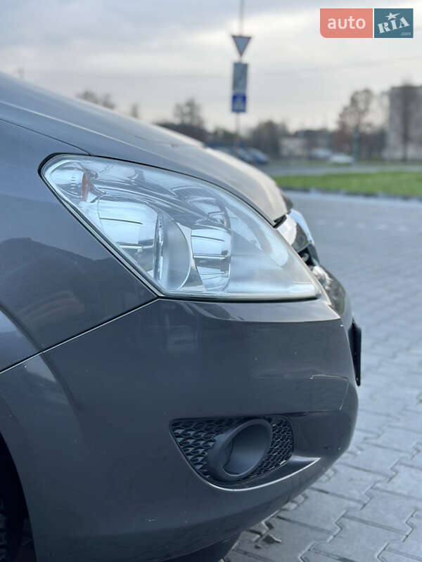 Минивэн Opel Zafira 2009 в Владимире