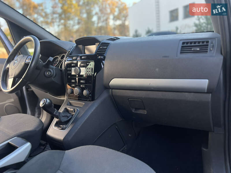 Минивэн Opel Zafira 2010 в Луцке фото 18 Минивэн Opel Zafira 2010 в Луцке