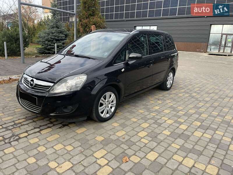 Минивэн Opel Zafira 2009 в Луцке