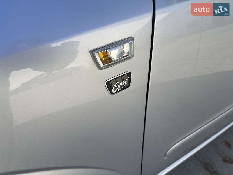 Минивэн Opel Zafira 2010 в Луцке