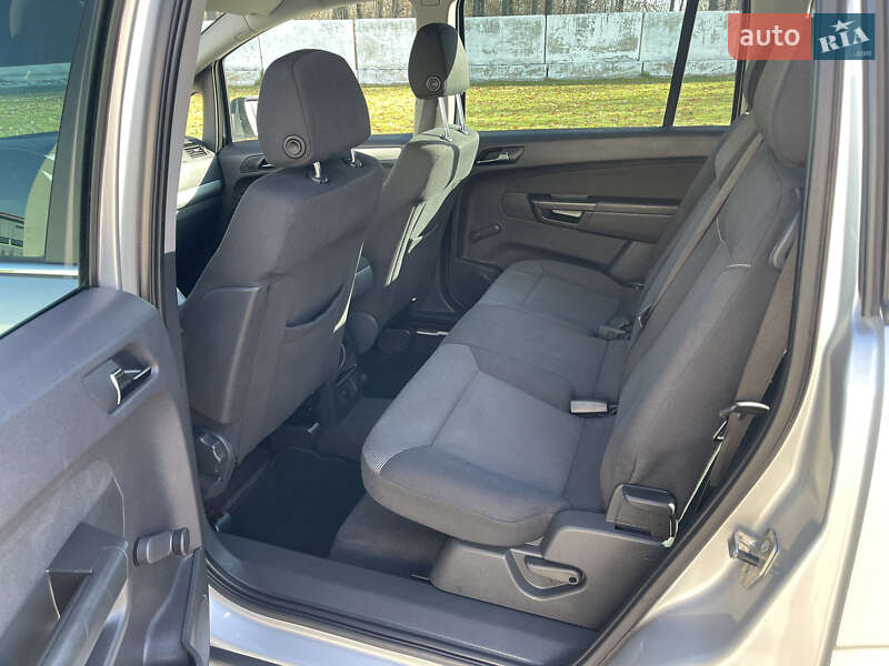 Минивэн Opel Zafira 2010 в Луцке
