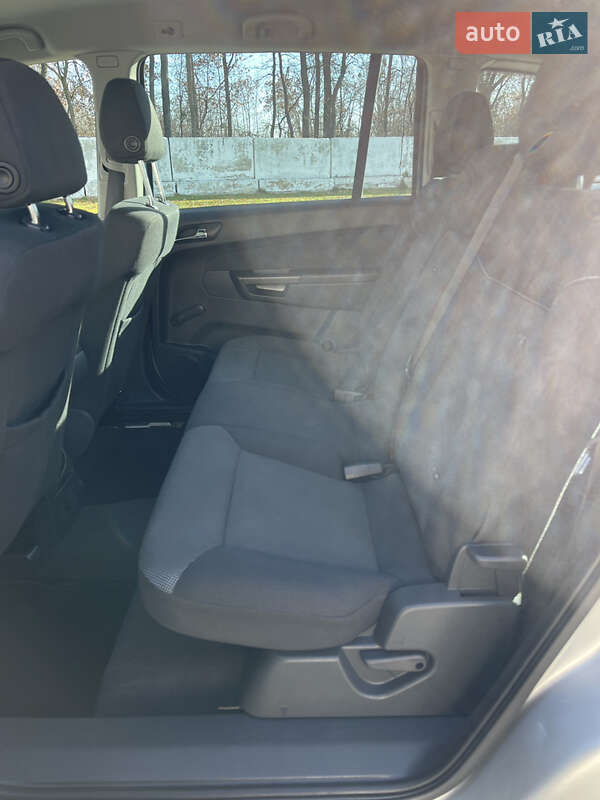 Минивэн Opel Zafira 2010 в Луцке