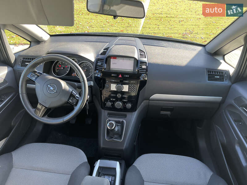 Минивэн Opel Zafira 2010 в Луцке