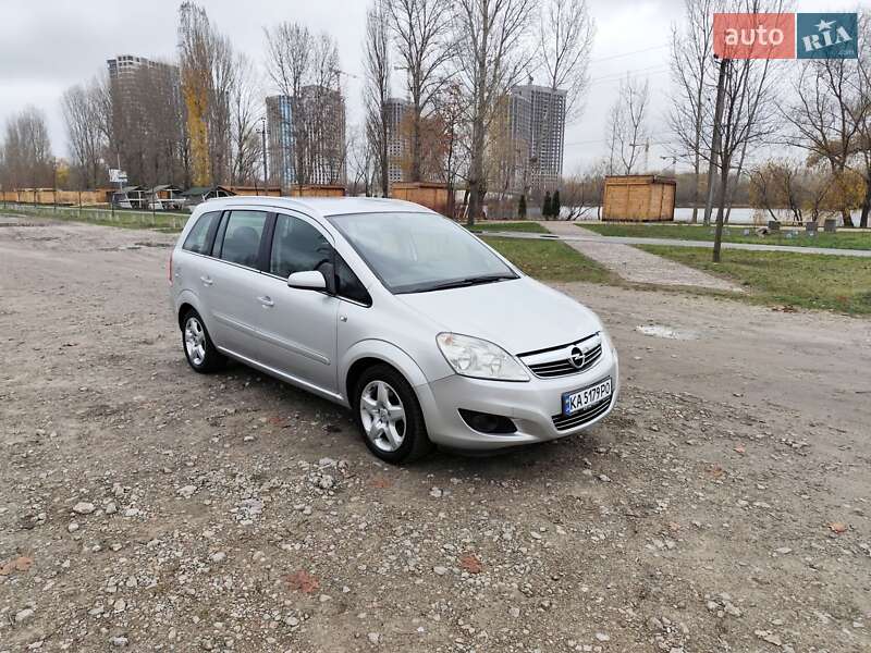 Минивэн Opel Zafira 2008 в Киеве