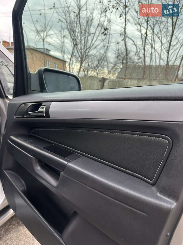 Минивэн Opel Zafira 2007 в Хороле