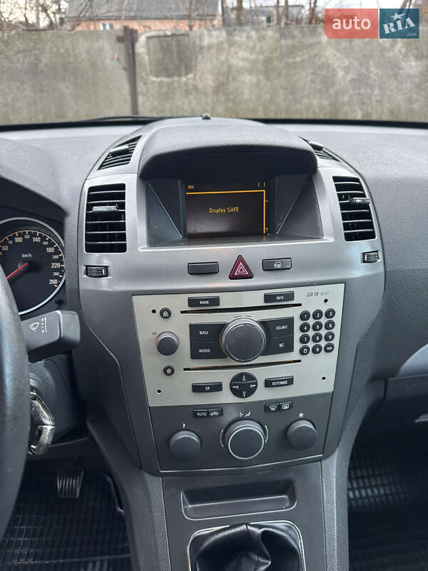 Минивэн Opel Zafira 2007 в Хороле