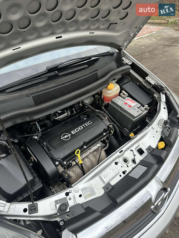 Минивэн Opel Zafira 2007 в Хороле