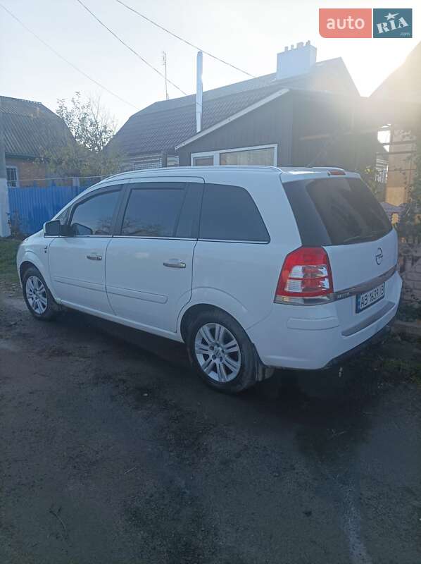 Opel Zafira 2010 Opel Zafira 2010