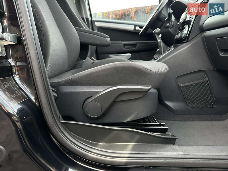 Минивэн Opel Zafira 2011 в Каменском фото 95 Минивэн Opel Zafira 2011 в Каменском