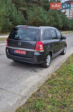 Минивэн Opel Zafira 2011 в Вараше