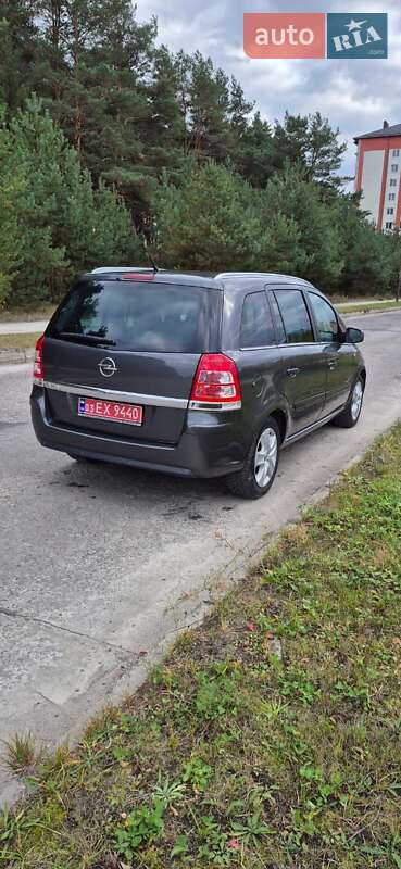 Мінівен Opel Zafira 2011 в Вараші