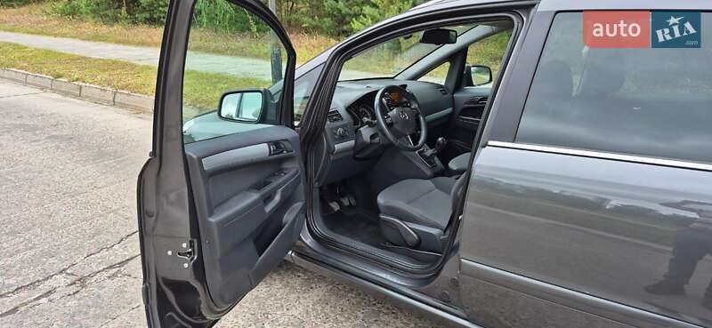 Мінівен Opel Zafira 2011 в Вараші