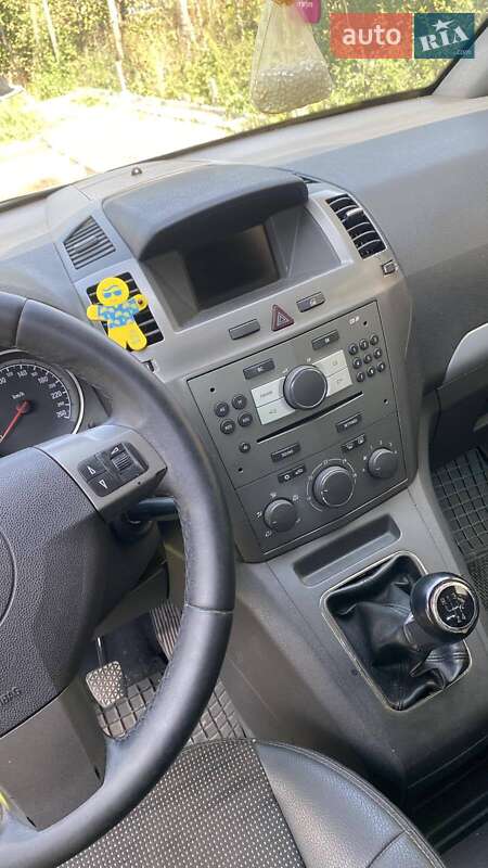 Минивэн Opel Zafira 2007 в Виноградове