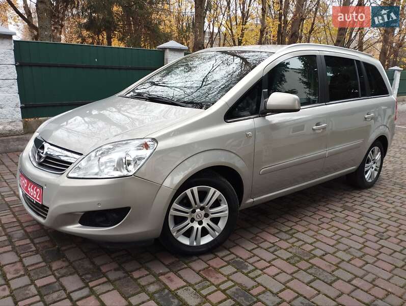 Минивэн Opel Zafira 2010 в Дубно