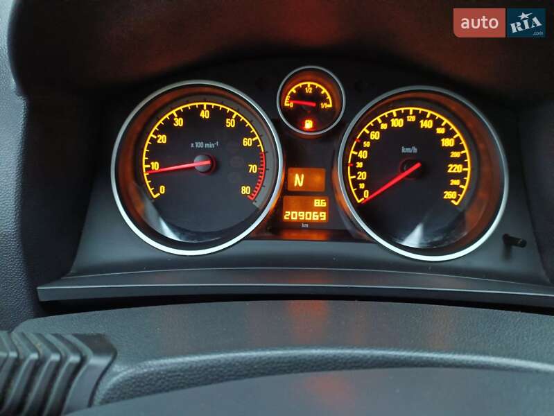 Минивэн Opel Zafira 2010 в Дубно