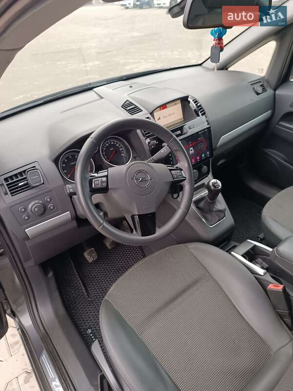 Минивэн Opel Zafira 2010 в Львове