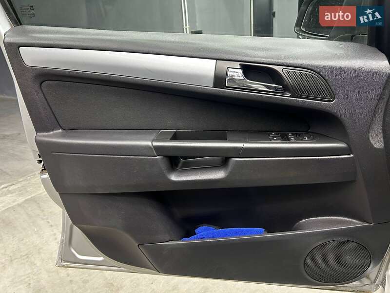 Минивэн Opel Zafira 2008 в Черновцах