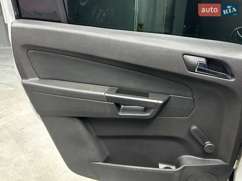 Минивэн Opel Zafira 2008 в Черновцах