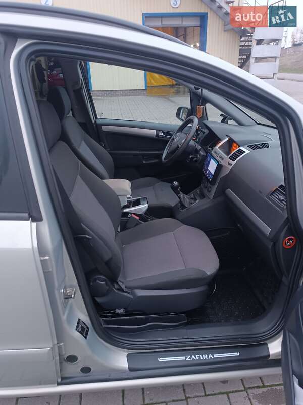 Минивэн Opel Zafira 2009 в Запорожье