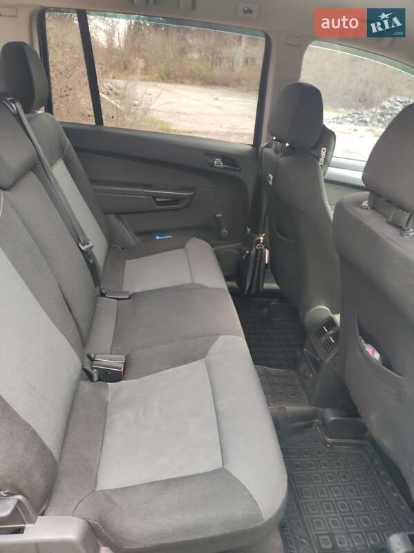 Минивэн Opel Zafira 2005 в Деражне
