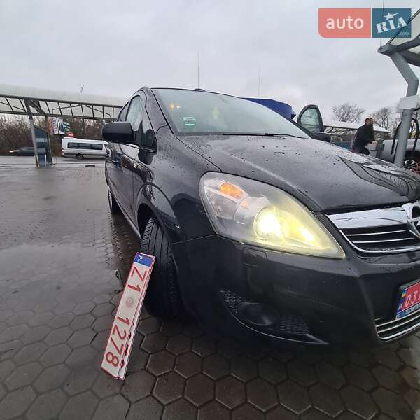 Минивэн Opel Zafira 2010 в Луцке