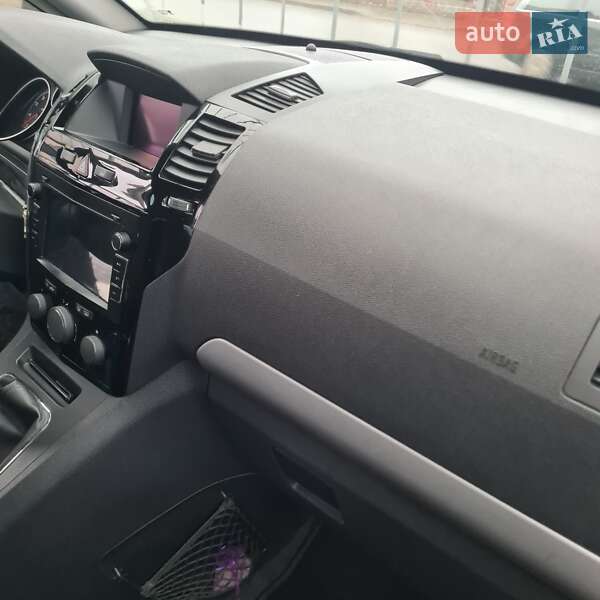 Минивэн Opel Zafira 2010 в Луцке