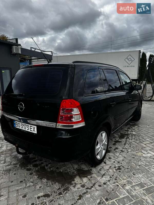 Мінівен Opel Zafira 2011 в Почаєві