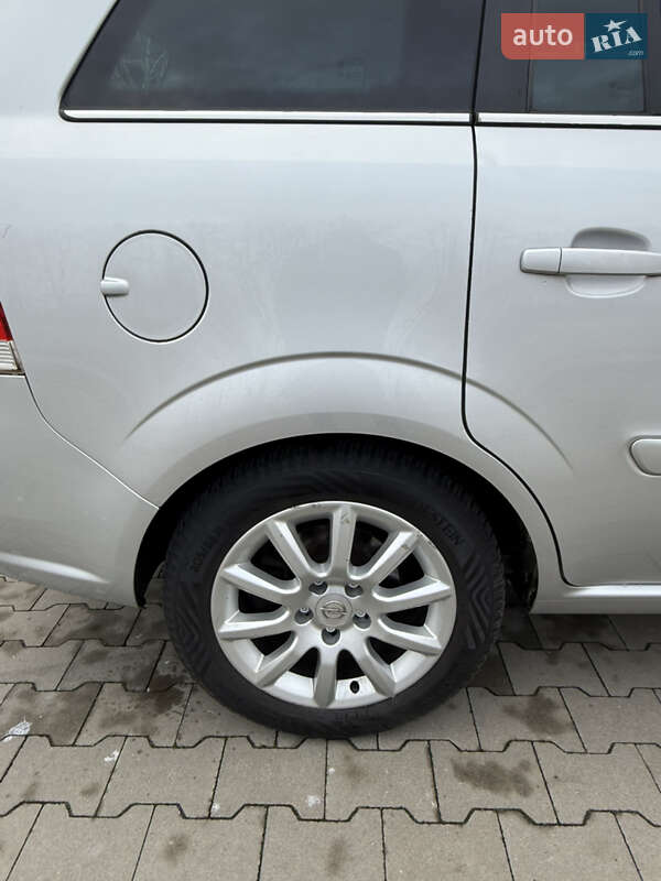 Минивэн Opel Zafira 2011 в Белой Церкви
