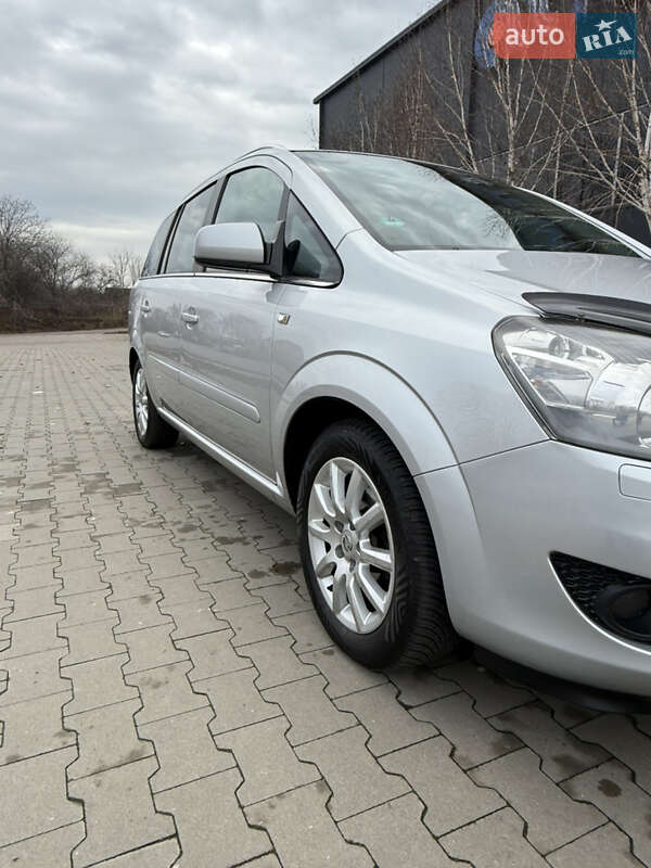 Минивэн Opel Zafira 2011 в Белой Церкви