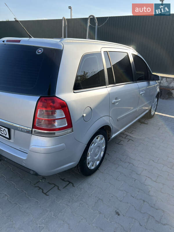 Минивэн Opel Zafira 2008 в Волочиске