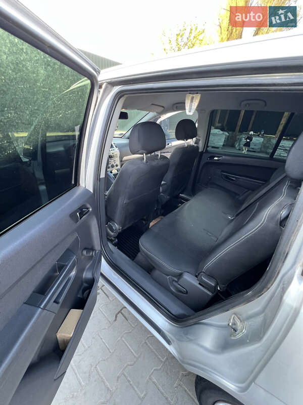 Минивэн Opel Zafira 2008 в Волочиске