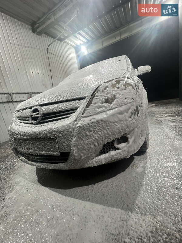 Минивэн Opel Zafira 2008 в Волочиске