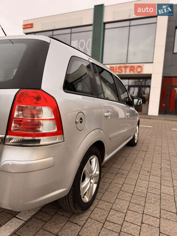 Минивэн Opel Zafira 2013 в Львове