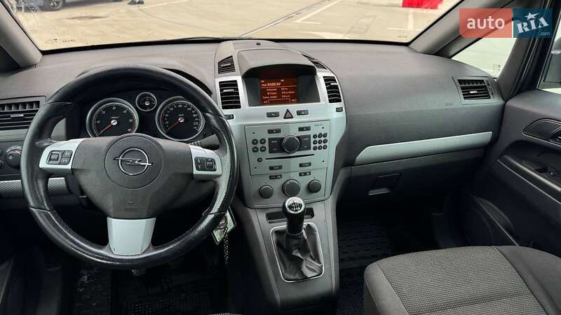 Минивэн Opel Zafira 2011 в Киеве