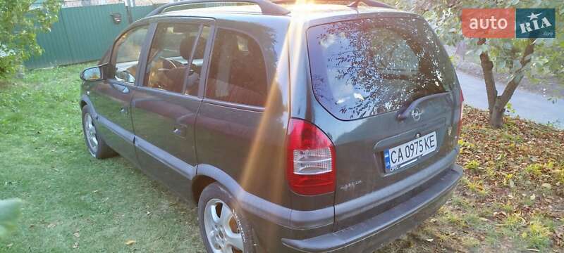 Минивэн Opel Zafira 2004 в Мироновке
