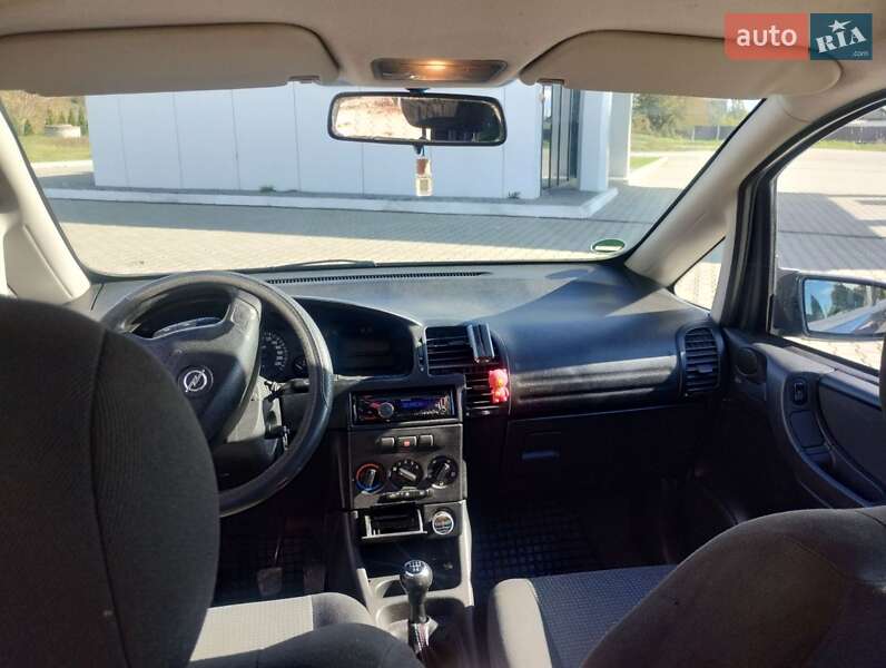 Минивэн Opel Zafira 2003 в Калиновке