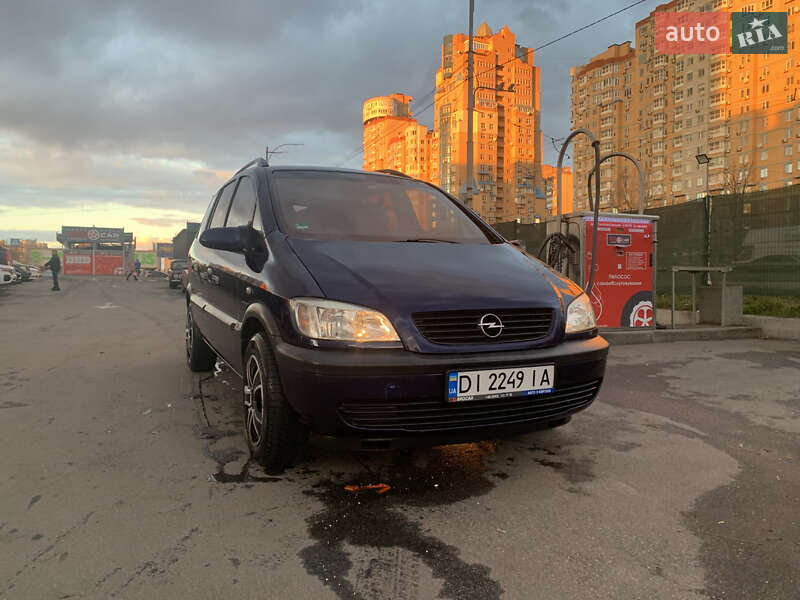 Мінівен Opel Zafira 2001 в Києві
