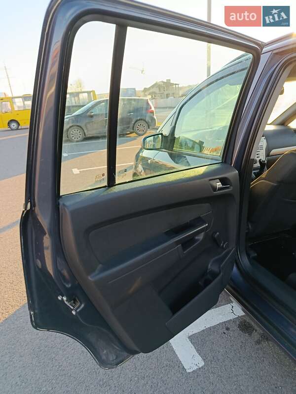 Минивэн Opel Zafira 2008 в Луцке