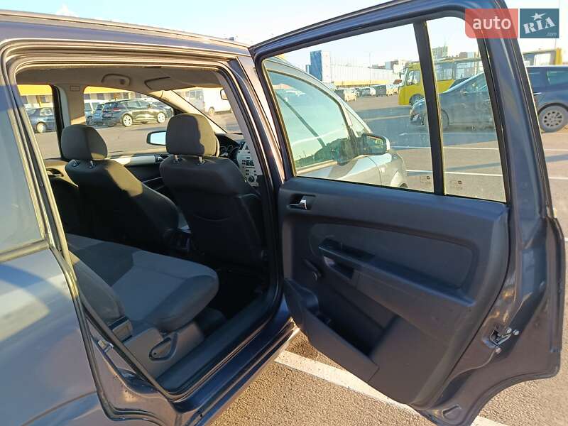Минивэн Opel Zafira 2008 в Луцке