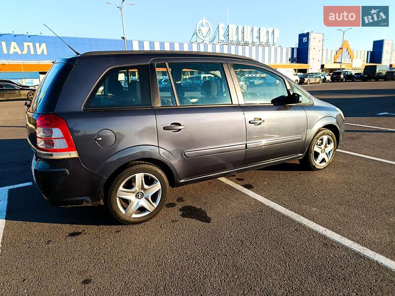Минивэн Opel Zafira 2008 в Луцке