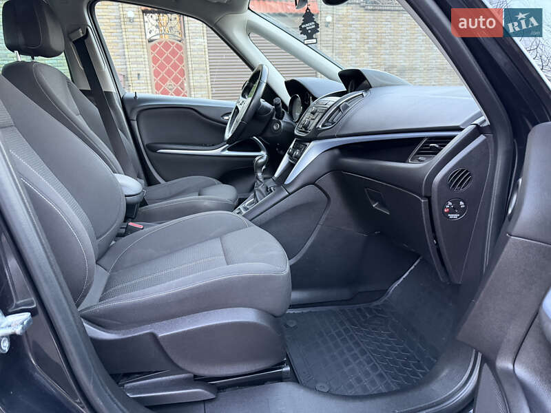 Микровэн Opel Zafira 2015 в Ровно