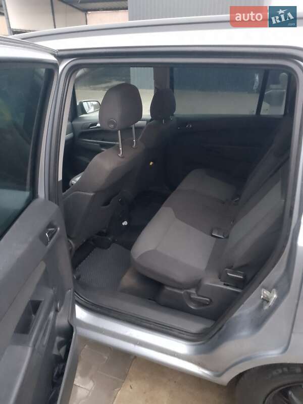 Минивэн Opel Zafira 2006 в Ватутино