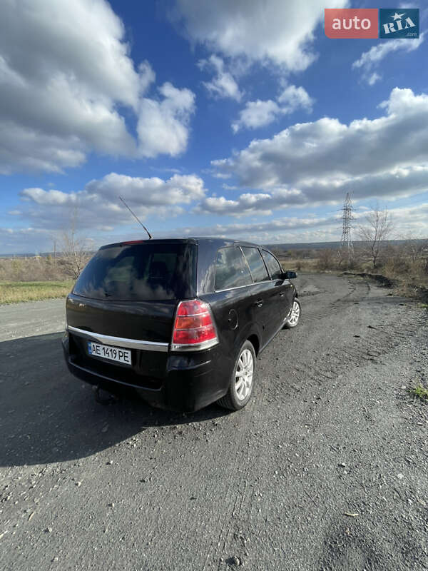 Минивэн Opel Zafira 2005 в Кривом Роге